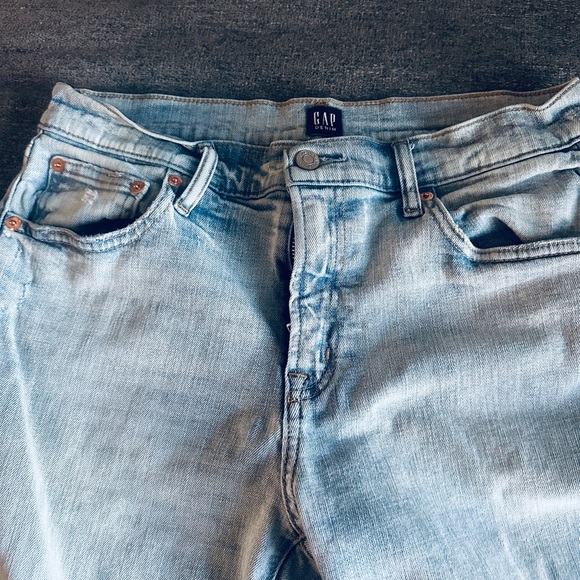 GAP Girlfriend Jeans Size 8R/29 Distress Blue Mid Rise Cuffed Raw Hem - Picture 3 of 4